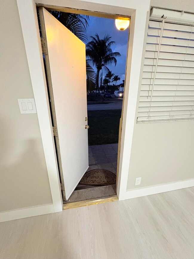 Building Photo - 1520 N 25th Ave