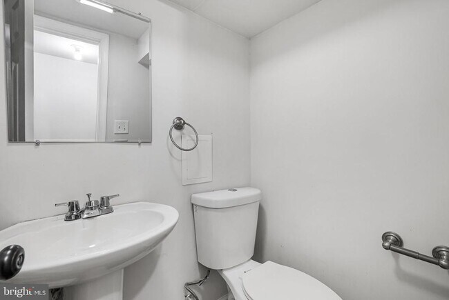 Building Photo - 3158 Westover Dr SE