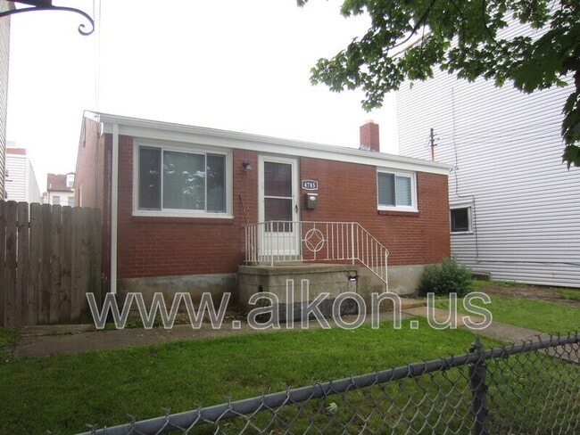 Primary Photo - 4785 Yew St