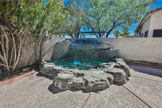 Building Photo - 138 Cam Capri