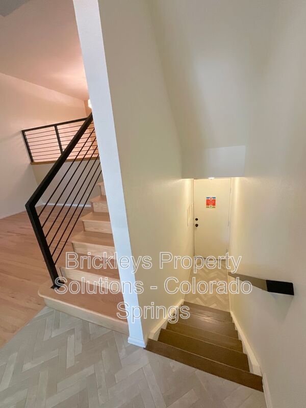 Building Photo - 1857 Lorraine St