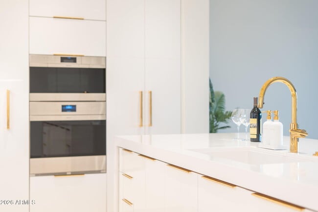 Building Photo - 6587 N Palmeraie Blvd