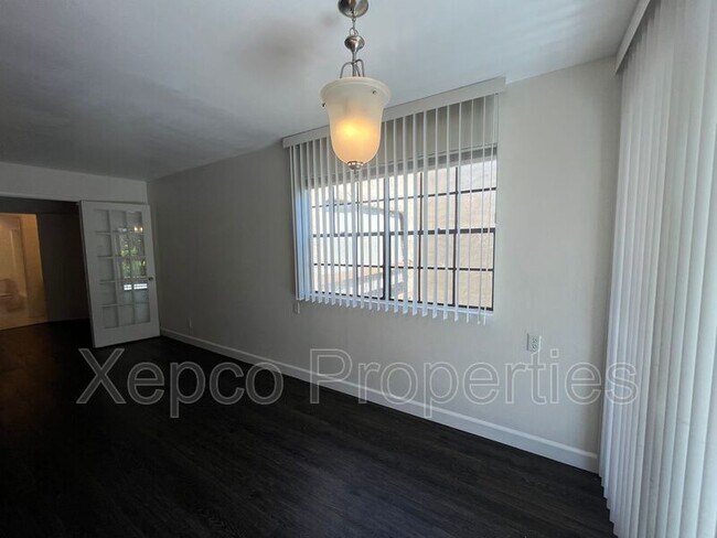 Building Photo - 5300 E Waverly Dr