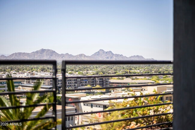 Building Photo - 7180 E Kierland Blvd