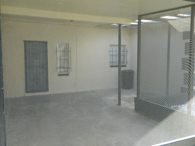 Building Photo - 944 Kensington Dr