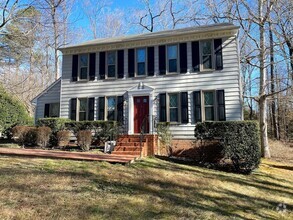 Building Photo - 3 Bedrooms, 2.5  Bath Immaculate Colonial ...