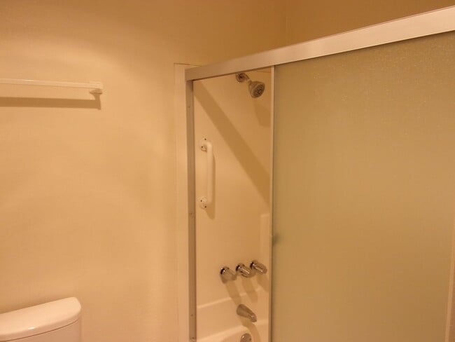 Building Photo - 411