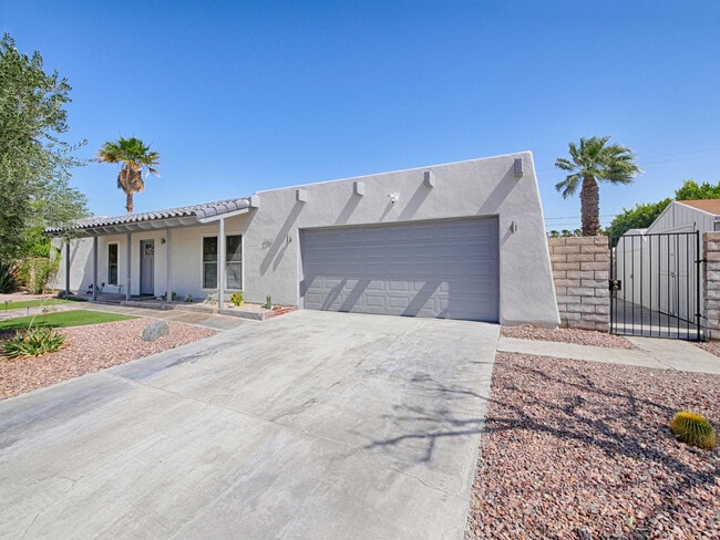 Building Photo - 2210 E Powell Rd