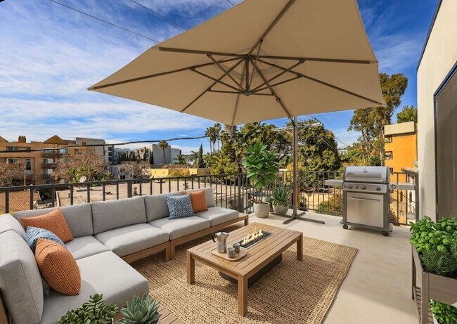 Building Photo - 1237 N Orange Dr