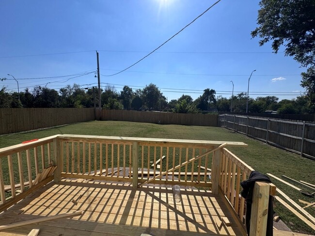 Building Photo - Updated Midtown Bungalow Charmer! 2 Bed 1 ...