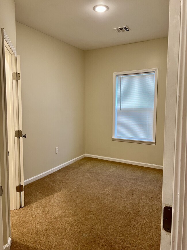 Building Photo - 809 N Owasso Ave