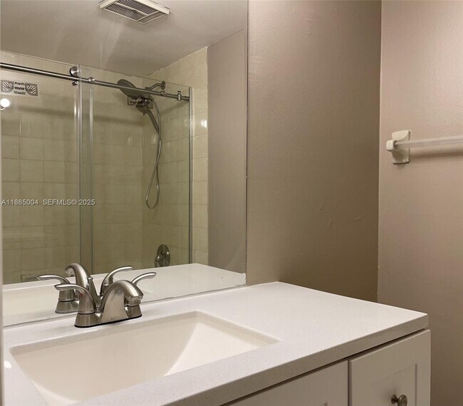 Building Photo - 1250 Lincoln Rd