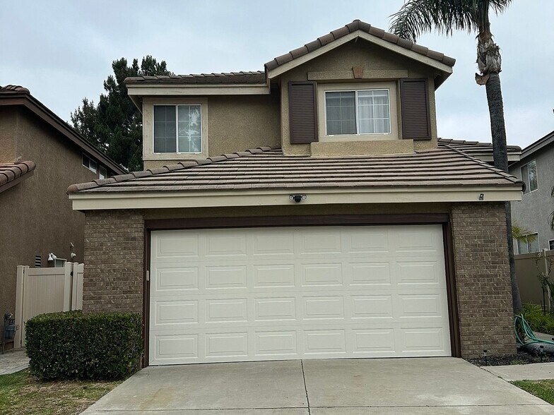 Primary Photo - 859 S Songbird Cir