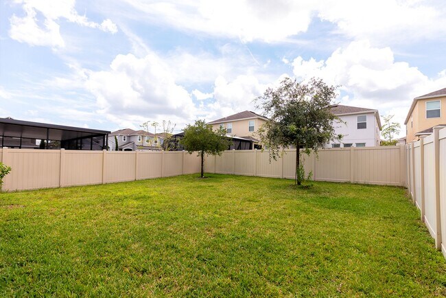 Building Photo - PRATICALLY BRAND NEW HOME IN GATED COMMUNITY!