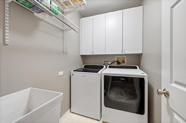 Building Photo - 1214 W School St