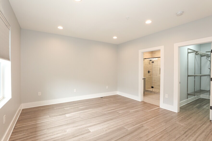 Building Photo - 1225 Raum St NE