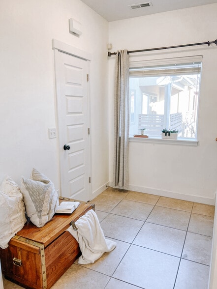 2nd Landing/pocket bath - 3784 W Periwinkle Dr