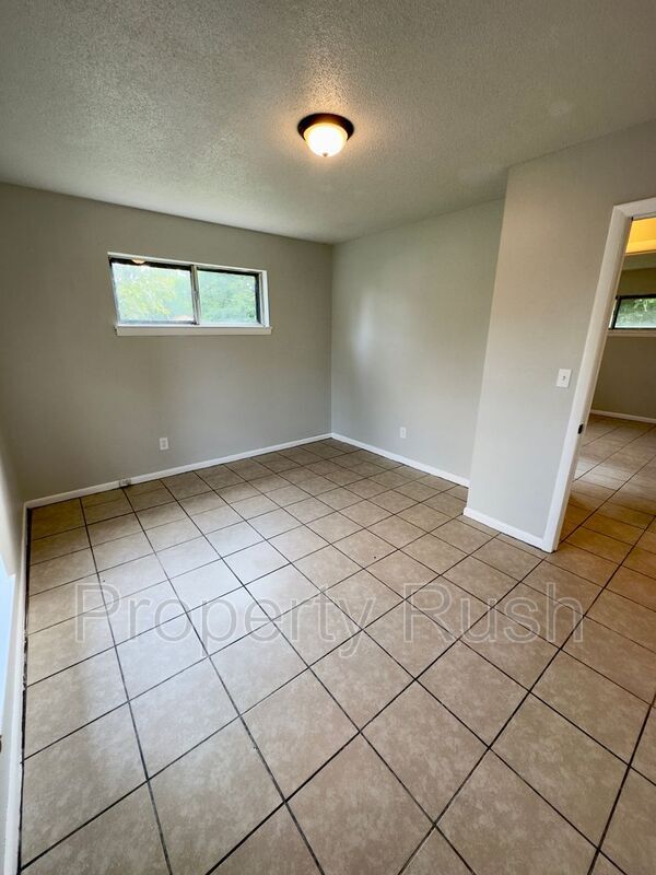 Building Photo - 1682 Hamlet Dr
