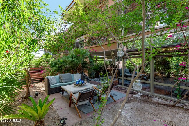 Building Photo - 7117 E Rancho Vista Dr