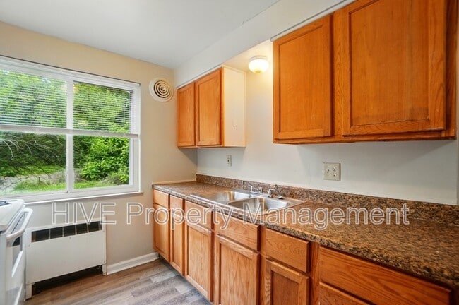 Building Photo - 3919 E Gatewood Ln