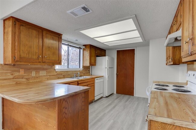 Building Photo - 10401 Wagon Gap Dr