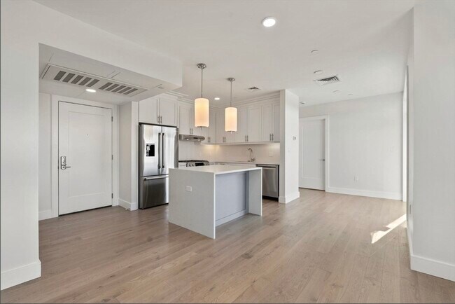 Building Photo - 301 Border St