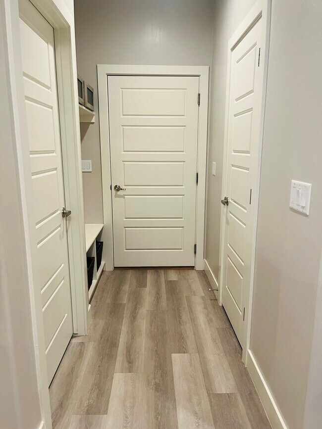 Building Photo - 2721 Hazel Dr