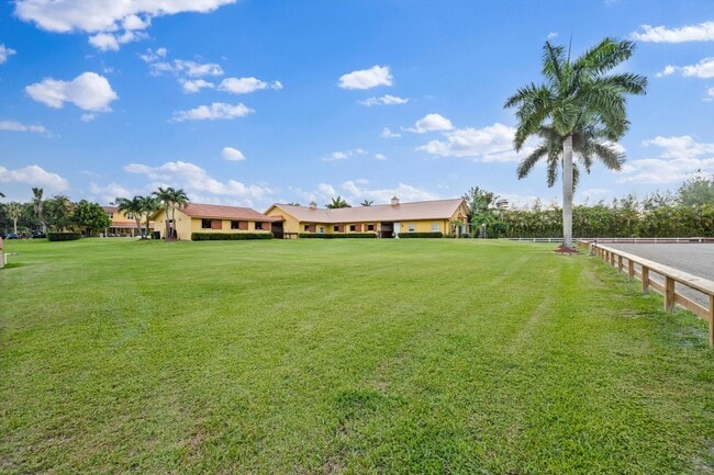 Building Photo - 11861 Hawk Hollow