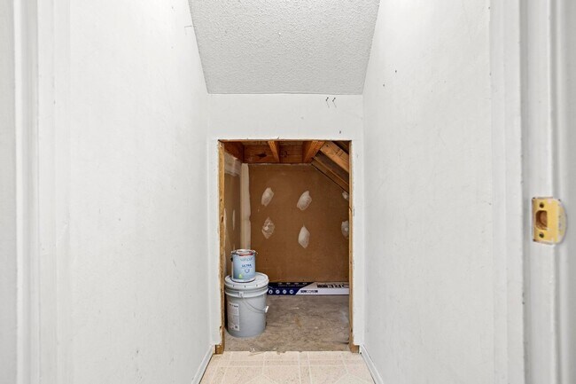 Building Photo - PENDING LEASE-CALL OUR OFFICE FOR AVAILABILITY