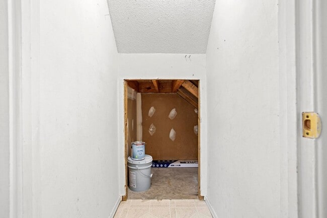 Building Photo - Townhome for rent in Jacksonville!