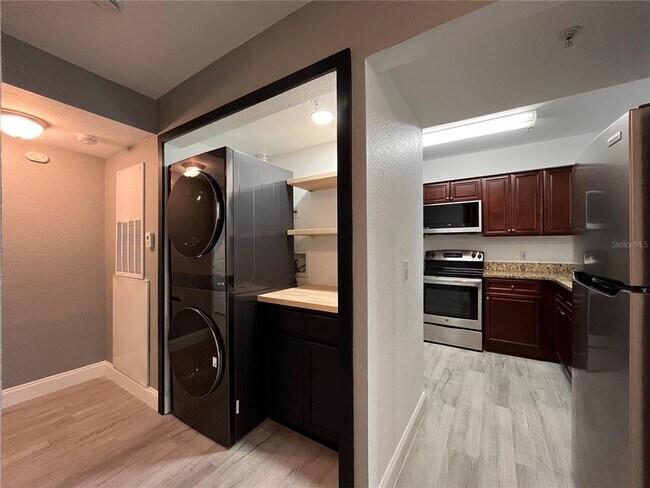 Building Photo - 13838 Fairway Island Dr