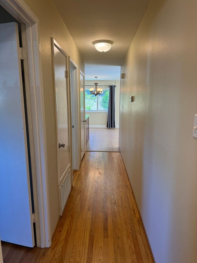Building Photo - 430 Blue Ridge Dr