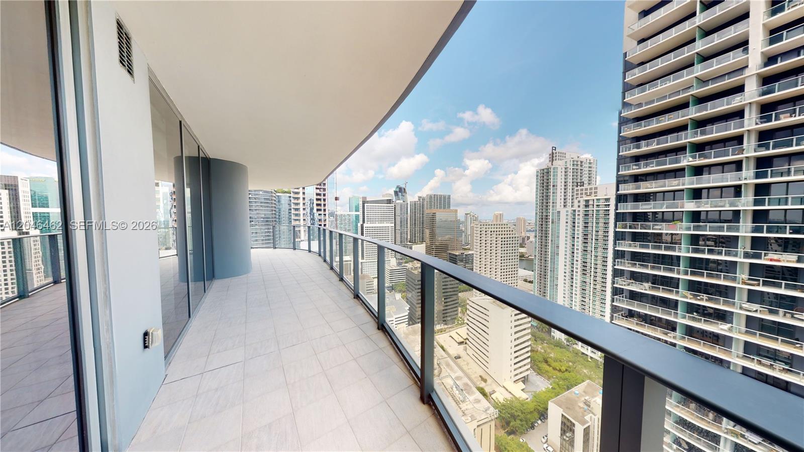 Building Photo - 1000 Brickell Plz