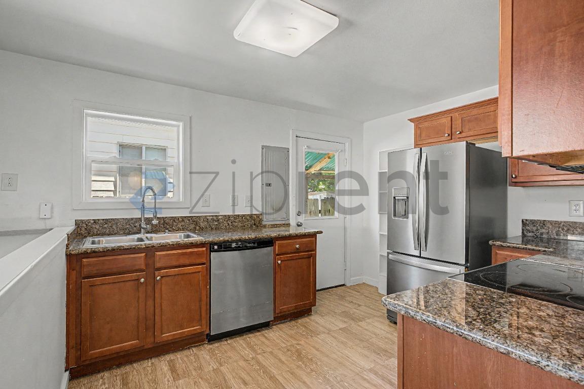 Building Photo - Unit