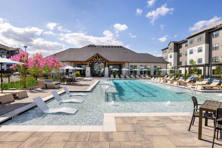Building Photo - Allora Fallbrook