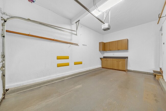 Building Photo - 16 Carthay Cir