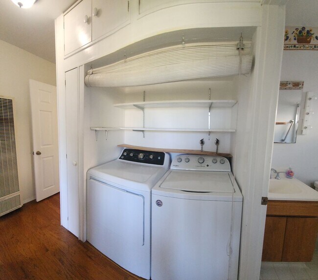 Building Photo - Cerro Romauldo 295-297