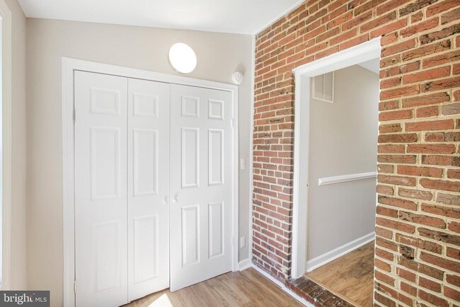 Building Photo - 2507 Fairlawn Ave SE
