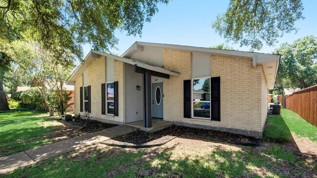 Building Photo - 2321 Norway Dr