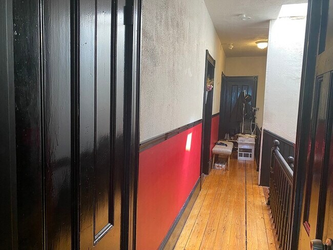 Building Photo - 496 Sumner St
