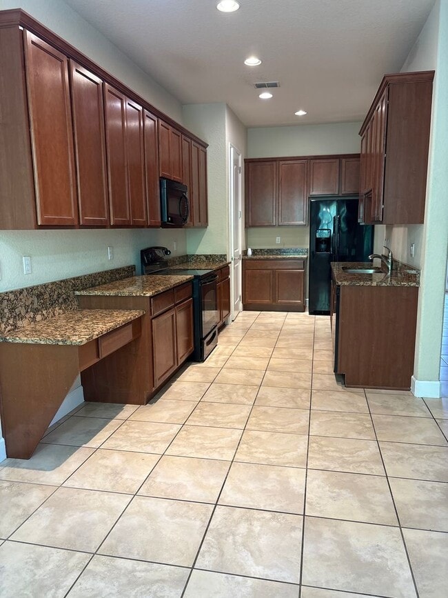 Building Photo - Cypress Reserve Townhome - Gated Community