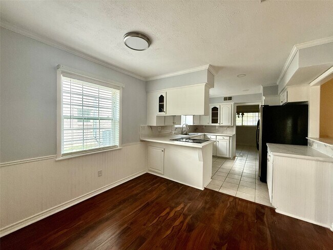 Building Photo - 5215 Cheena Dr
