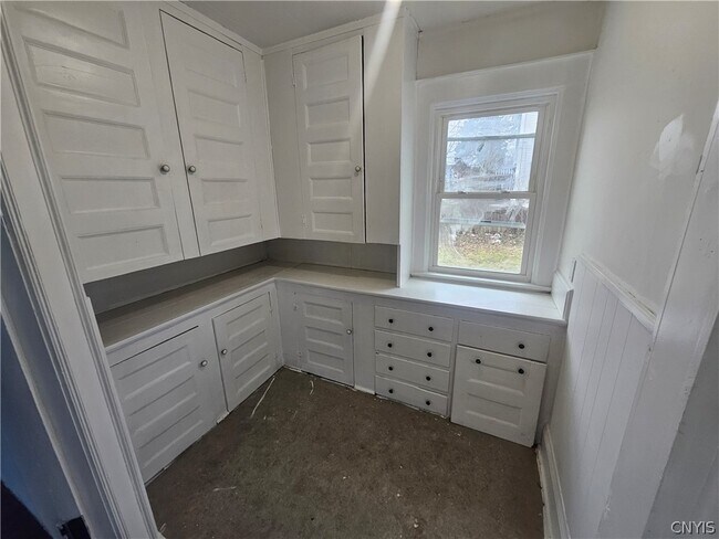 Building Photo - 1330 Midland Ave