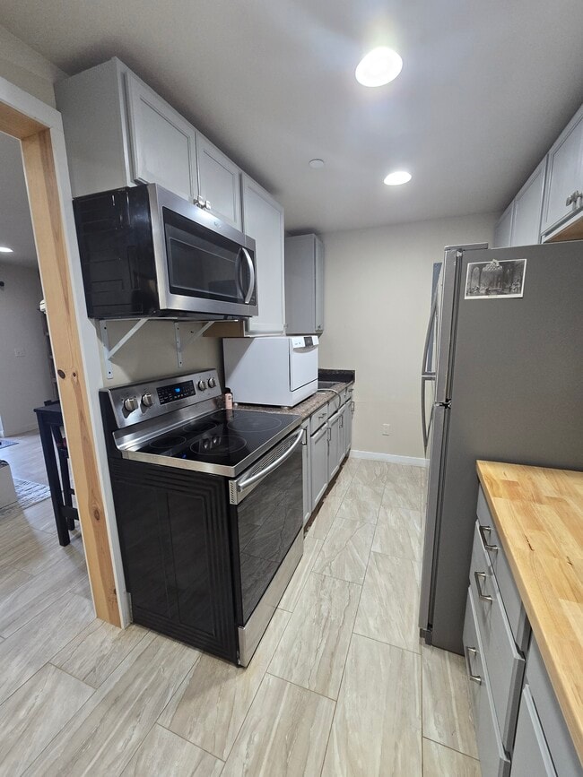 Building Photo - 6308 Lake Pointe Wy