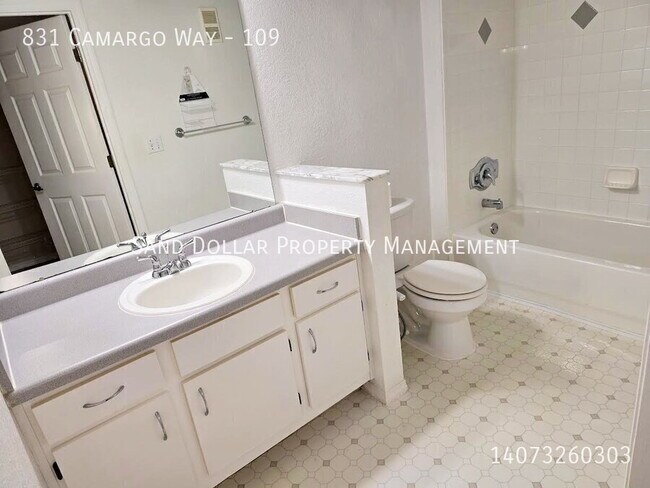 Building Photo - 831 Camargo Way