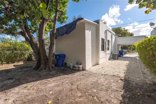 Building Photo - 807 NW 51st St