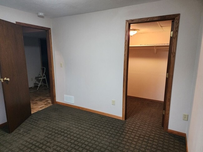 Building Photo - Three bedroom two bathroom house for rent