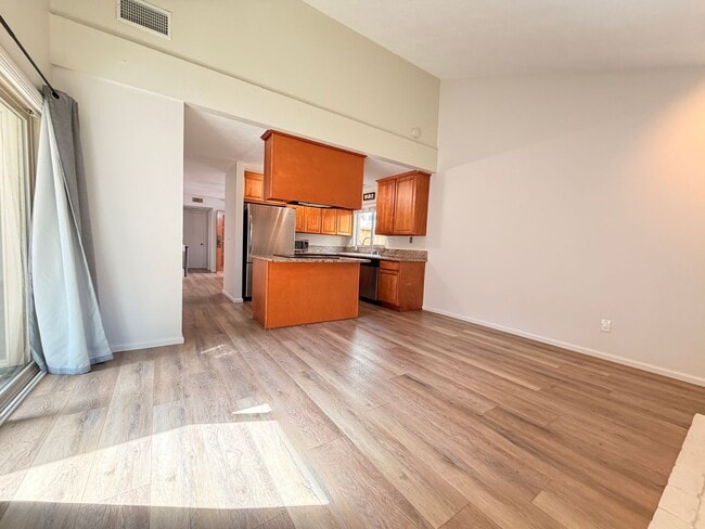 Building Photo - Beautiful Bay Ridge Cul-de-Sac Townhome