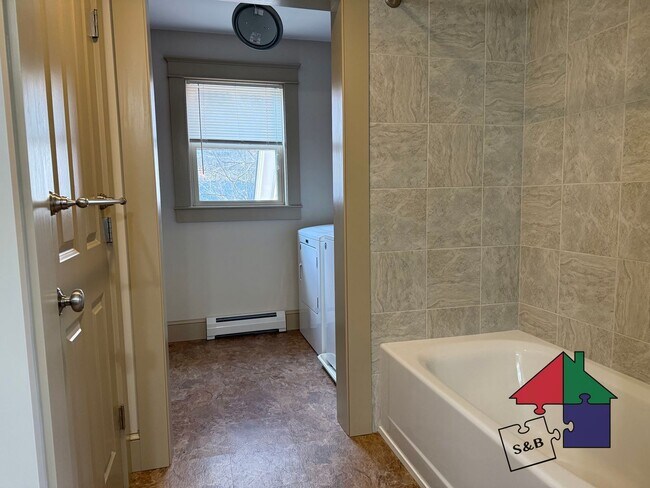 Building Photo - 14 Ayers St