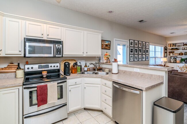 Building Photo - 3041 Sewanee Ln